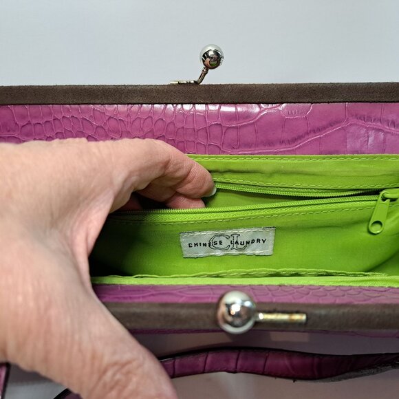 Chinese Laundry Clutch 2 Handle Hot Pink Faux Croc Green Lining Kiss Lock - Picture 5 of 12